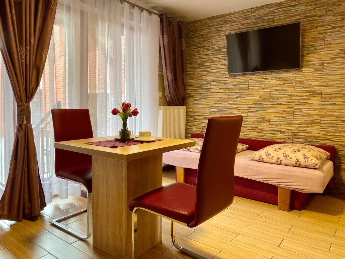 Pokoje Goscinne Hnězdno Exteriér fotografie